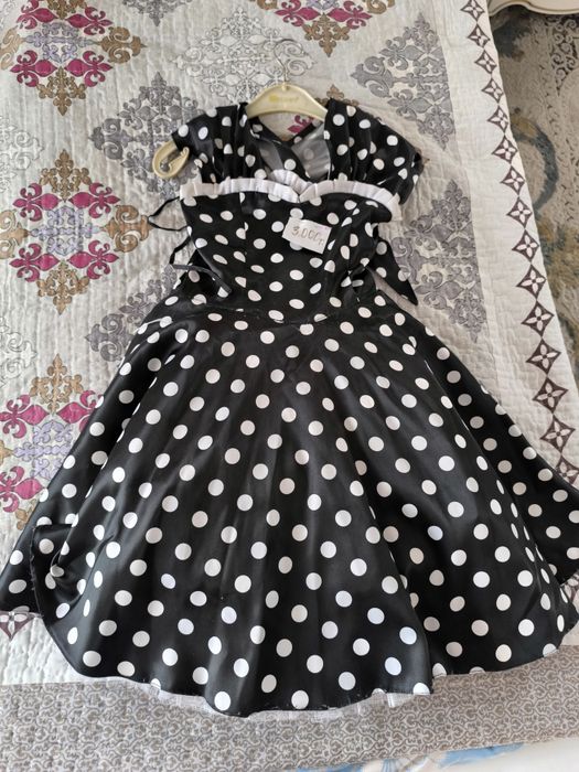 Продам нарядное платье на девочку