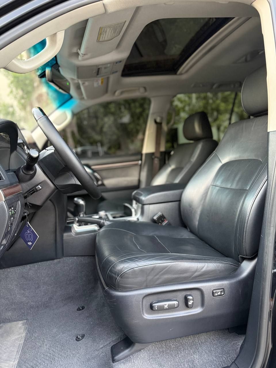 Toyota Land Cruiser 200   4.6L V8