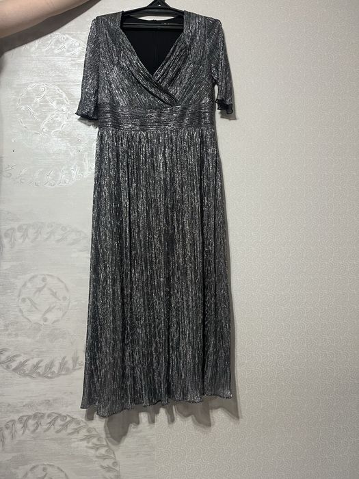 Продам платье по приемлемой цене