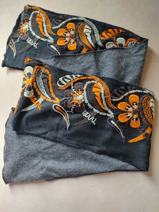 Fular lana si matase brodata