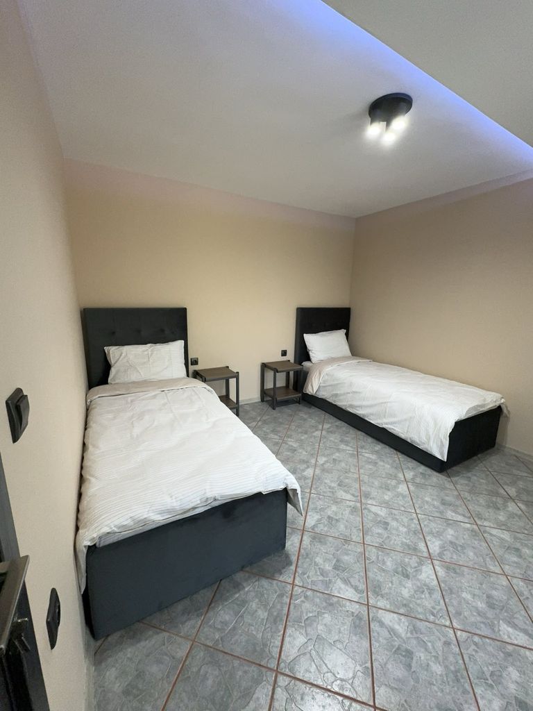 Дава се под наем Двустаен апартамент в Ловеч, Дикисана - 80 кв.м за 95000 € - Снимка #7