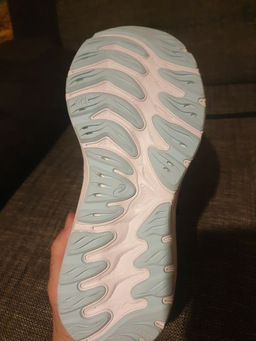 Adidasi asics alergat  noi