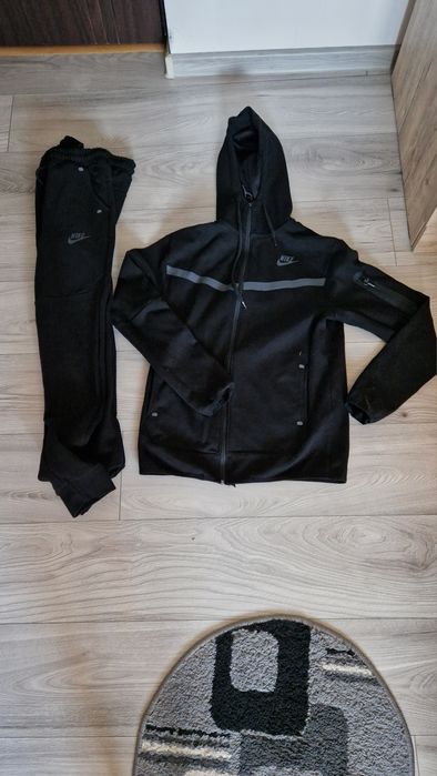 Vând nike tec purtat o singura data