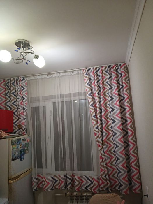 Продаю кухонные шторы с телью комплект