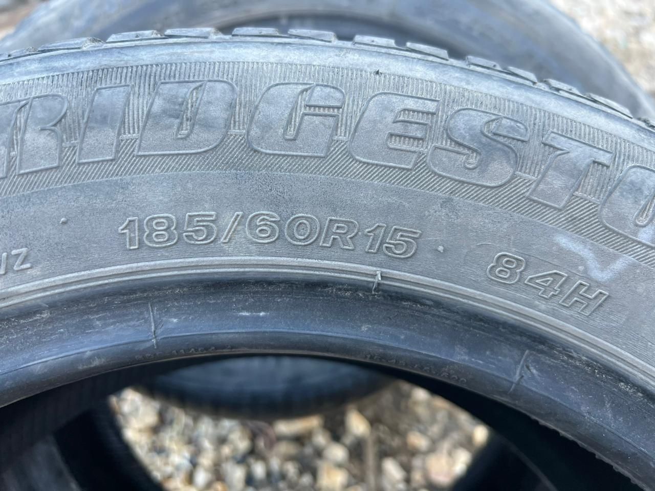 Летние шины Bridgestone 185/60/15 комплект 4шт