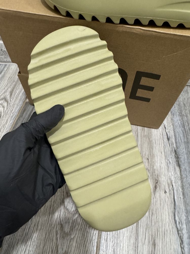 Yeezy slide resin 42