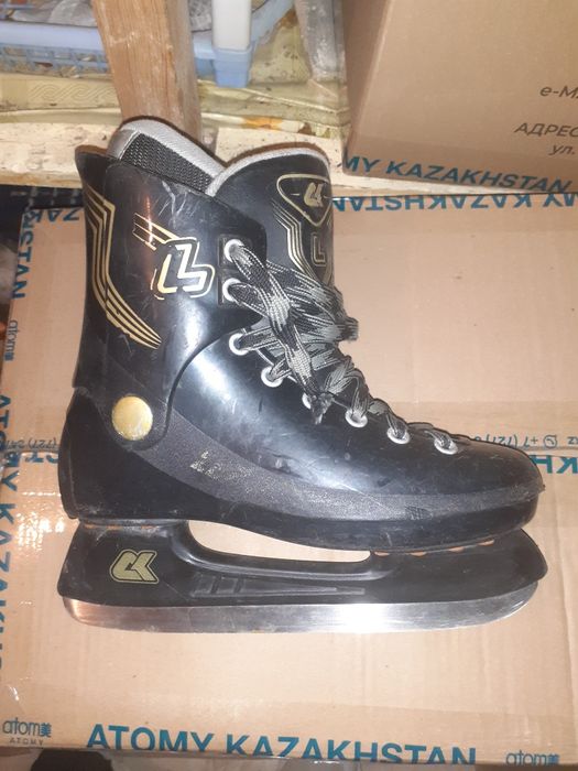 Продам Коньки бу