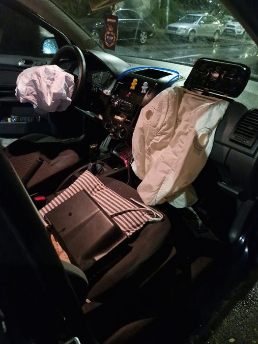 Vând polo avariat dar funcțional .
