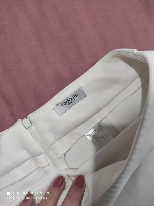 Fusta alba cu buzunare