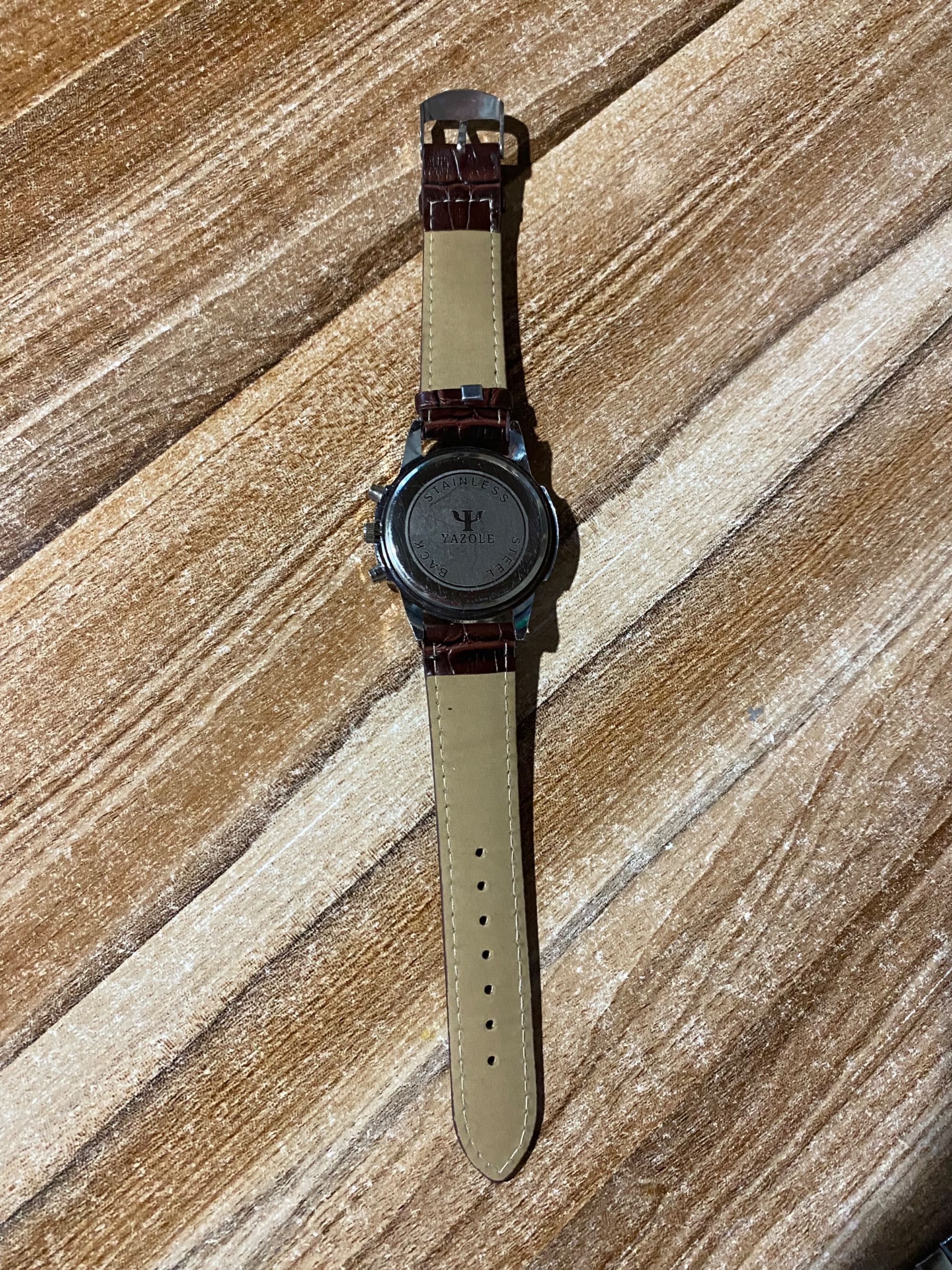 Продавам часовник YAZOLE 271