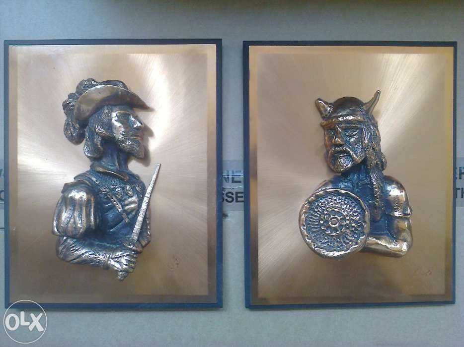 Tablouri: Dracula si Spadasin pe placa de alama; nobil si dama Anglia