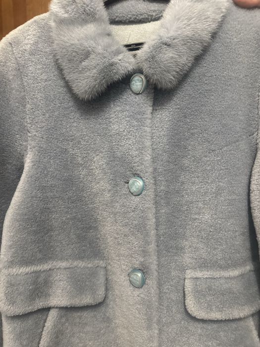 Продам женскую верхнюю одежду