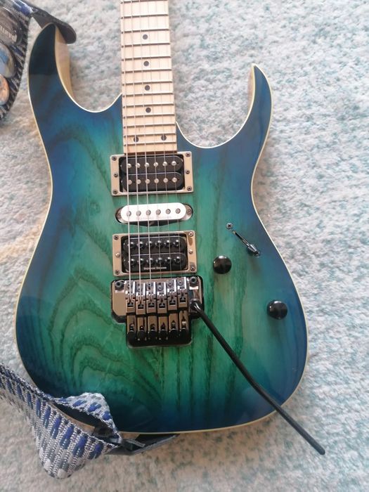Vând chitara Ibanez RG370AHMZ cu doze Seymour Duncan