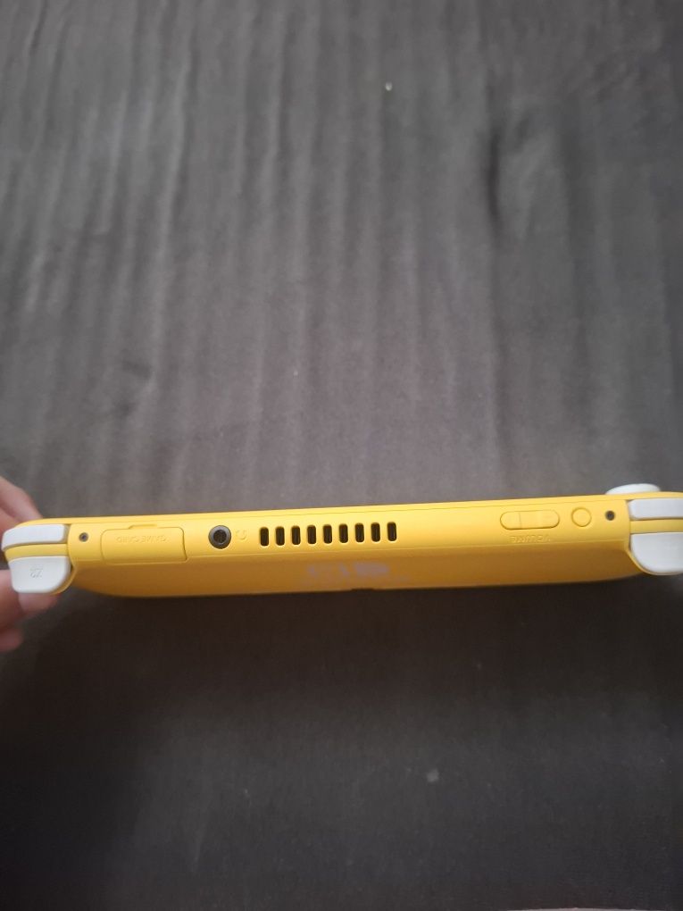 Нинтендо Слуич жълт 64GB