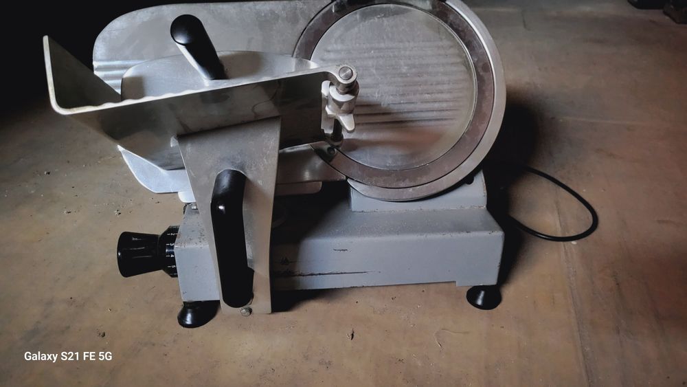 Ломтирезка б/у .