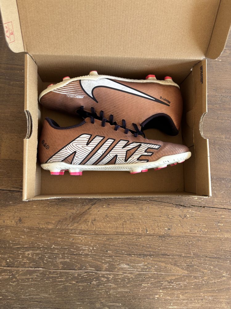 Продавам бутонки nike mercurial.