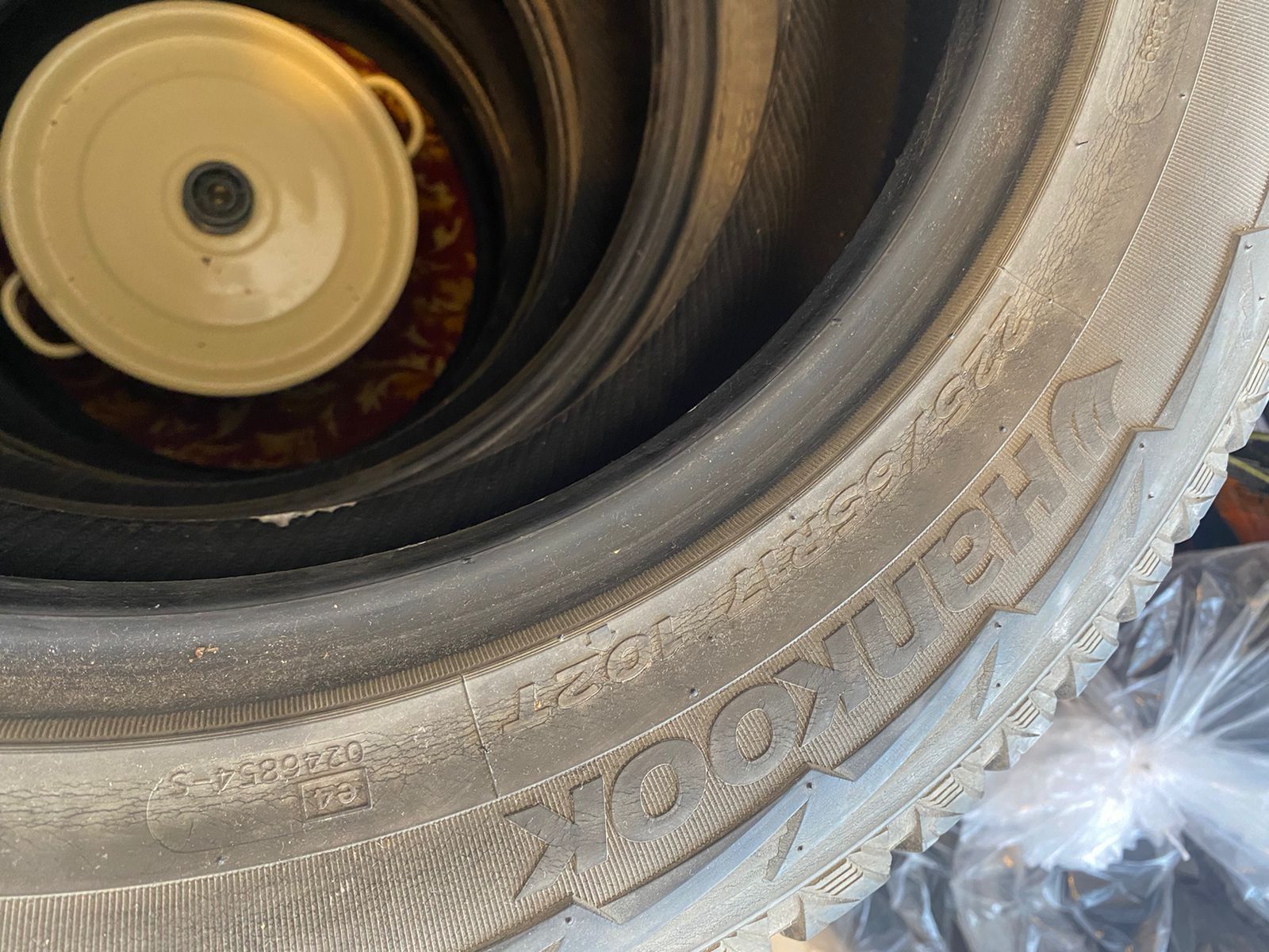 Шина 225/65R17.  102T