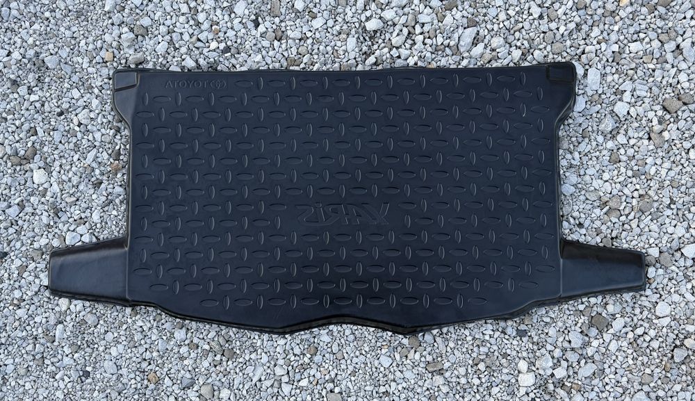 Оригинална гумена стелка за Toyota Yaris / Тойота Ярис