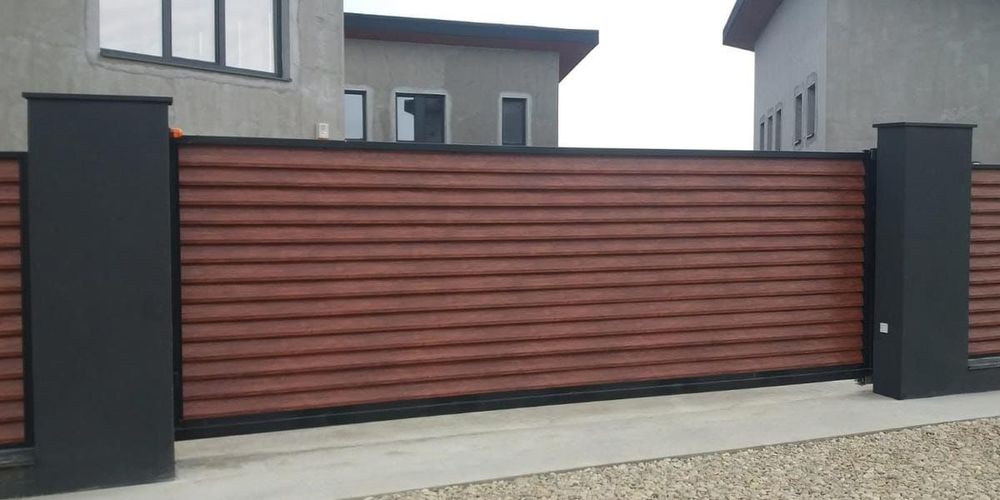 Garduri și porți stil jaluzea șipcă metalică tabla cutata