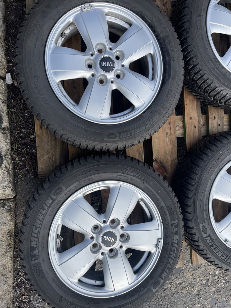 Set de 4 jante pentru Mini Cooper R 15 cu anvelope de iarna Michelin