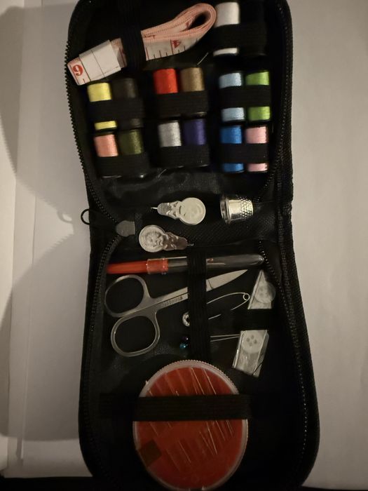Set complet cusut portabil, 100+ accesorii, ideal acasa si travel