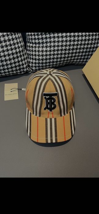 Șapcă Burberry model 2026,  8 modele