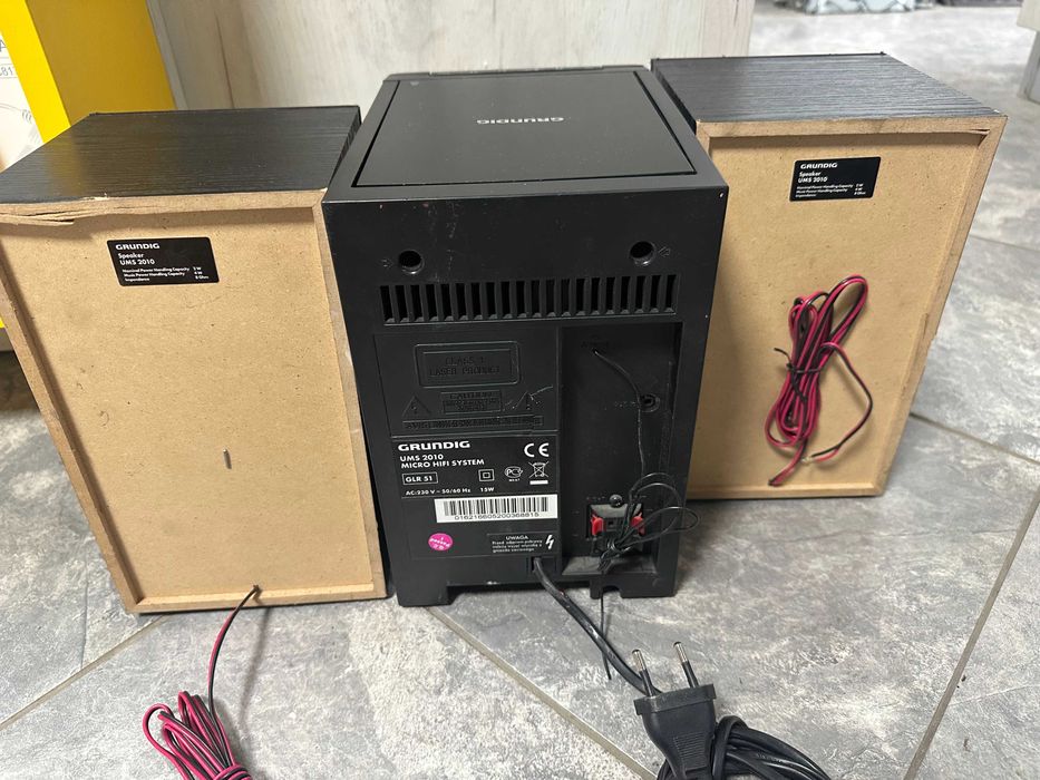 Grundig UMS 2010 микросистема с тонколони, CD, AUX, USB, FM