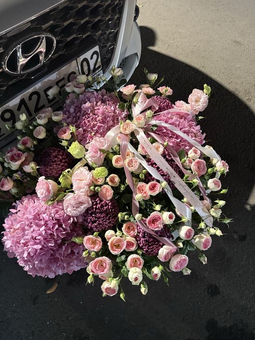 Свежие цветы в корзине