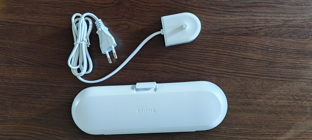 Зарядно и кутия оригинални за електрическа четка Philips