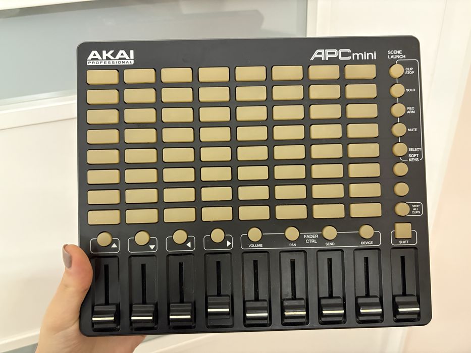 Akai APC Mini MKII MIDI контролер