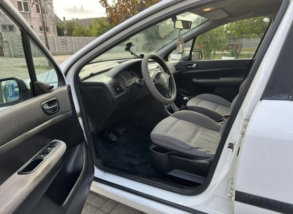 Vand sau schimb peugeot 307 1.6 benzina 2003
