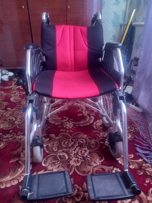 Продам инвалидную коляску