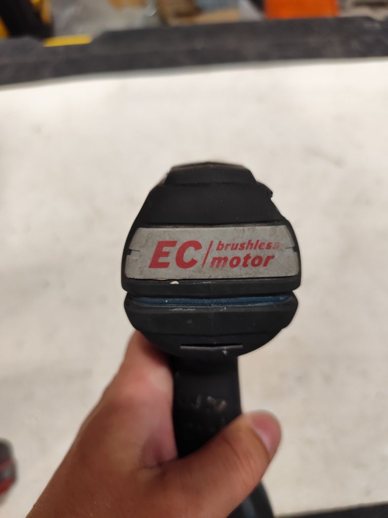 Безчетков акумулаторен винтоверт Бош Bosch GSR 18 V-EC + 3Ah AMP/Share