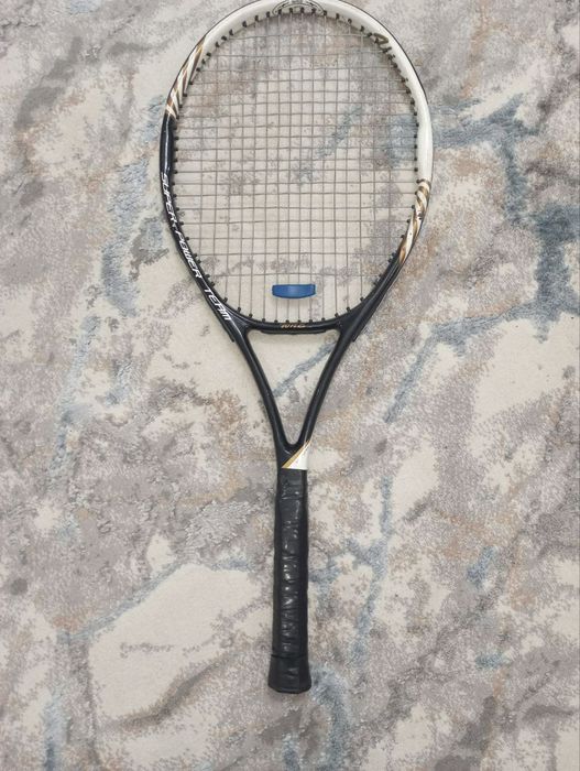 Теннисная ракетка