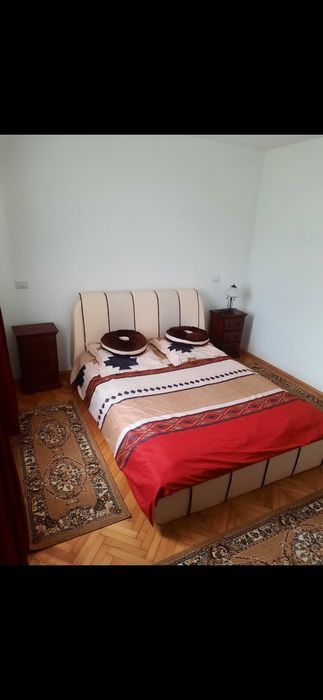 Închiriez apartament!
