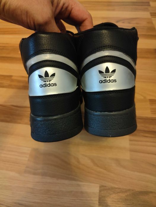 Adidasi Adidas nr 44 noi