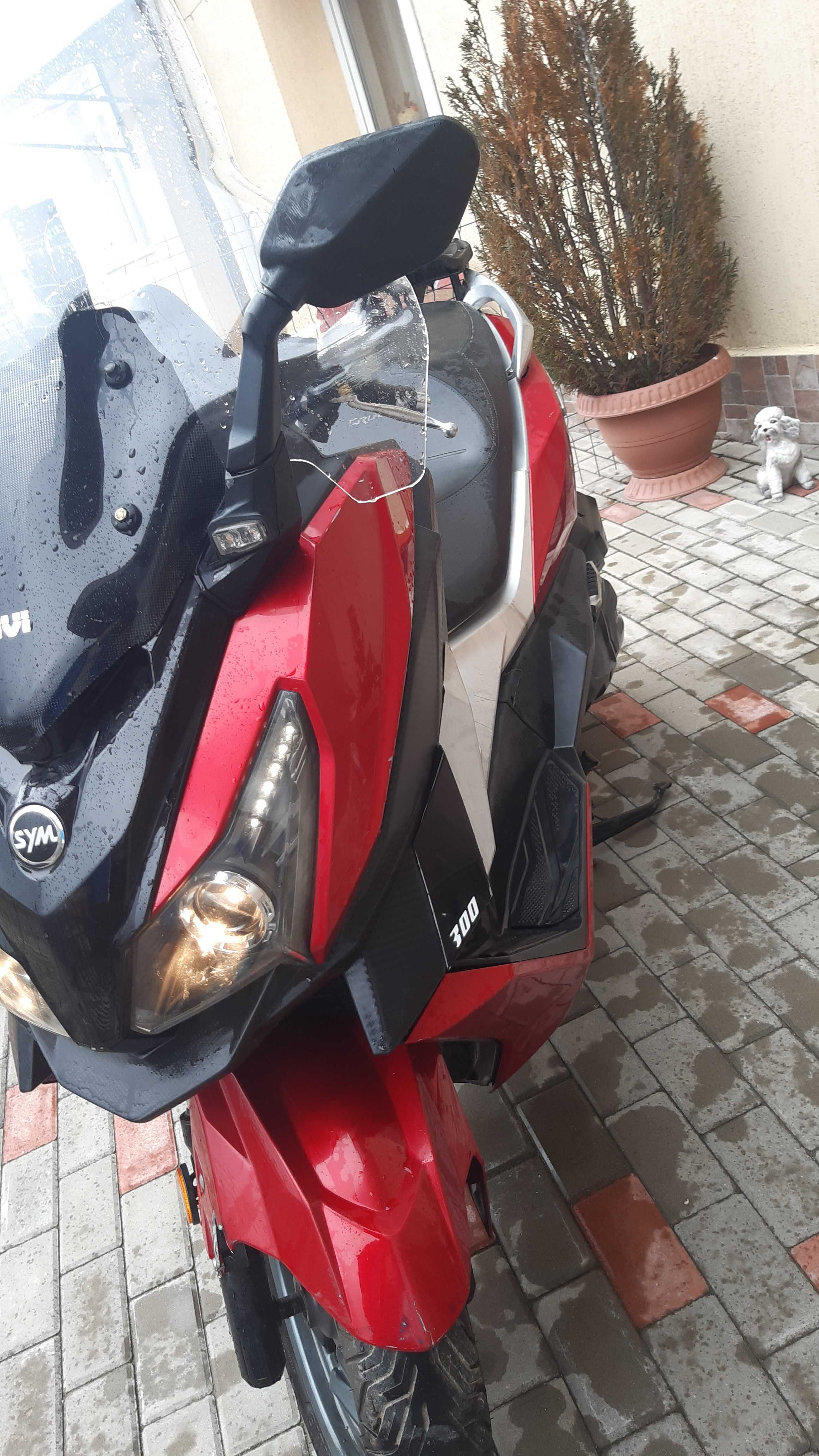 Scuter Sym Cruisym 300
