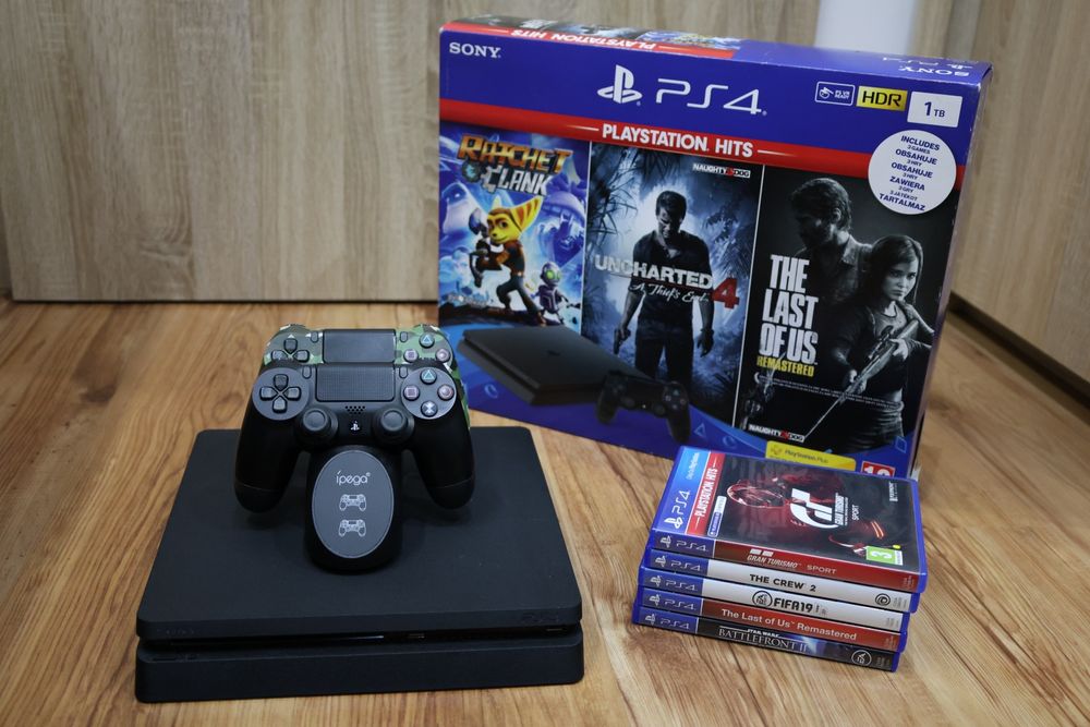 PS4 Slim 1TB - Два джойстика +5 игри