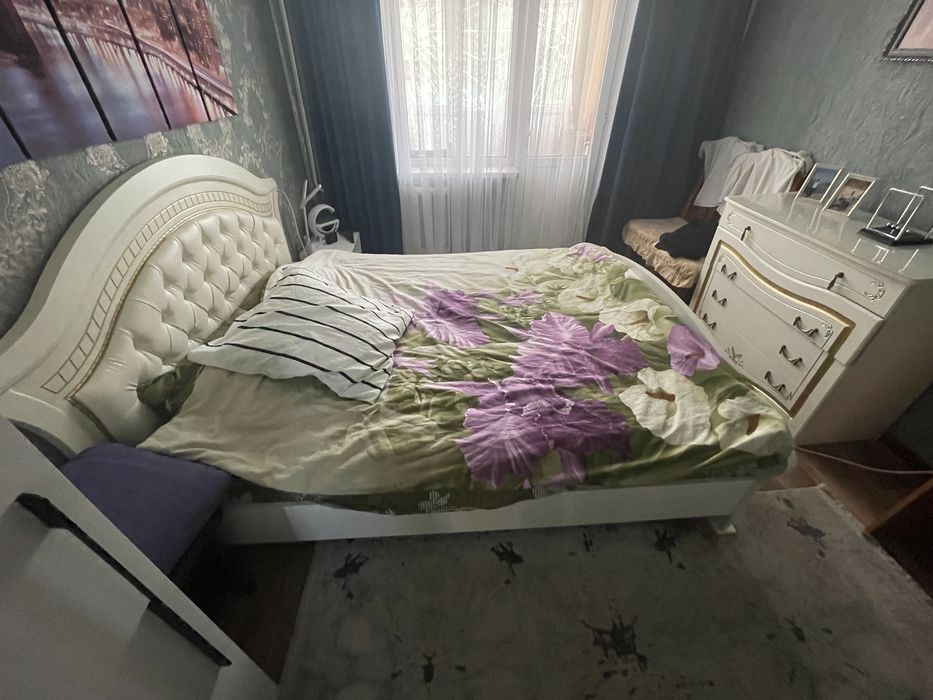 Продам Двухспальную кровать с матрасом!