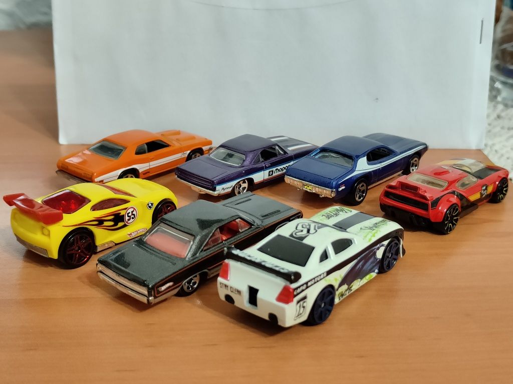 Колички/модели мащаб 1/64 Hotwheels, Welly, Maisto