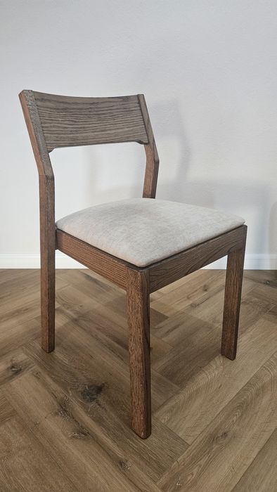 Vand set 2 scaune din lemn masiv