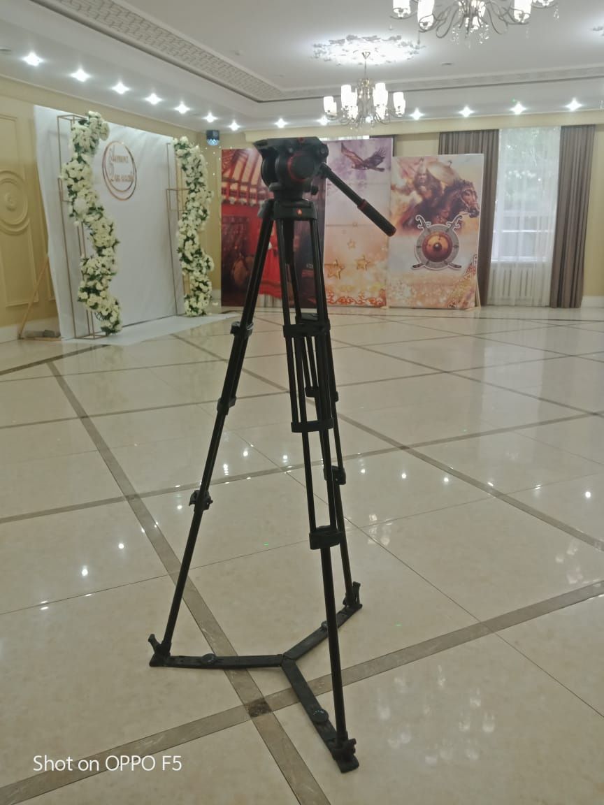 Продам штатив Manfrotto.