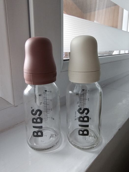 Vand 2 biberoane bibs