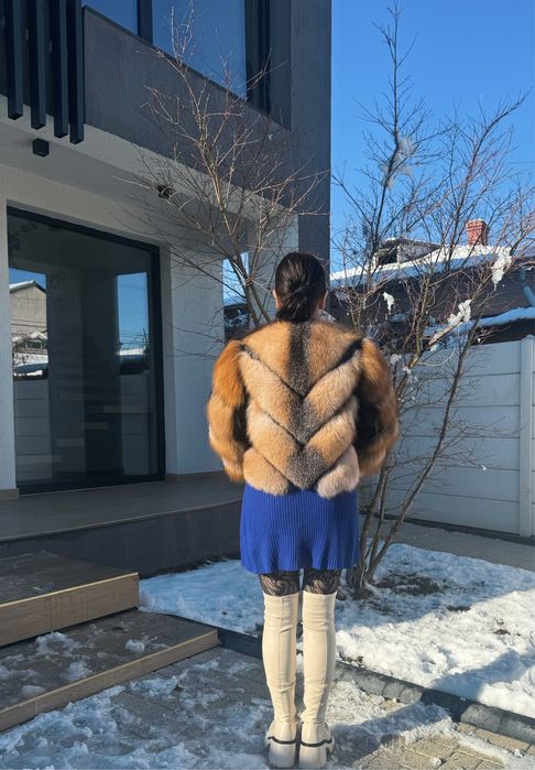 Vand haina de blana din vulpe canadiana roscata la 1499lei