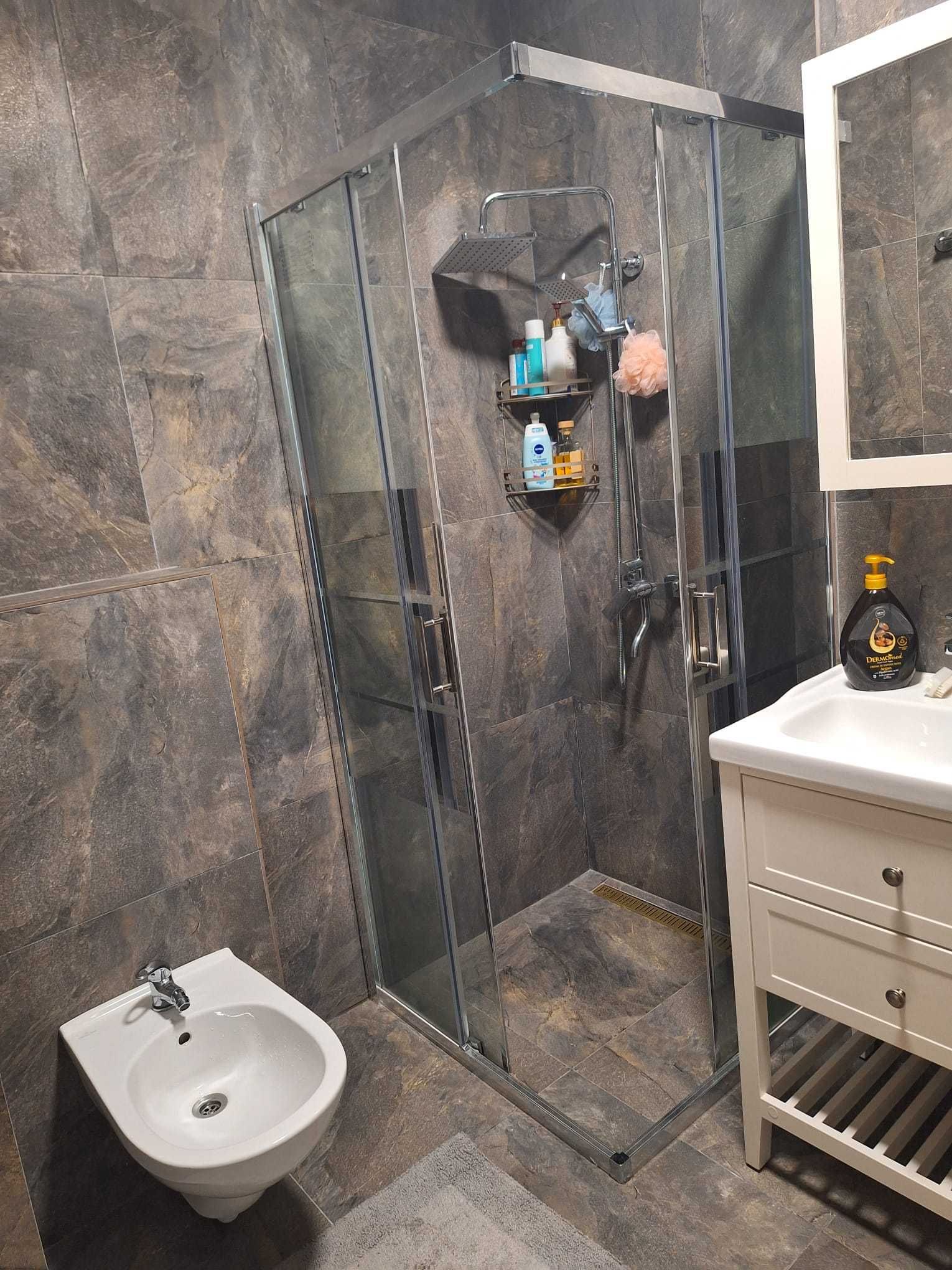 PF închiriez apartament cu 3 camere în Baciu + parcare subterană