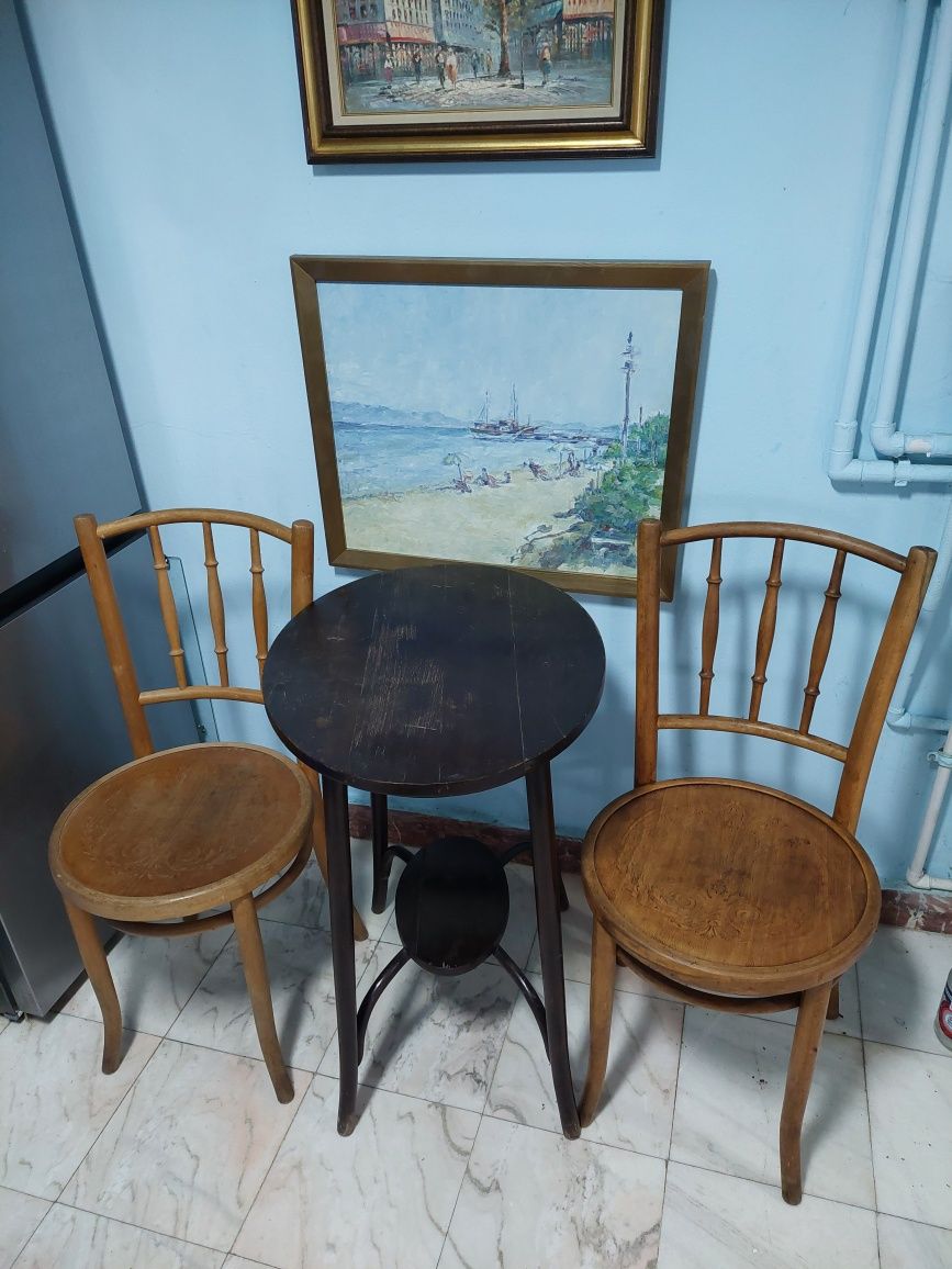 Scaune și masa Thonet
