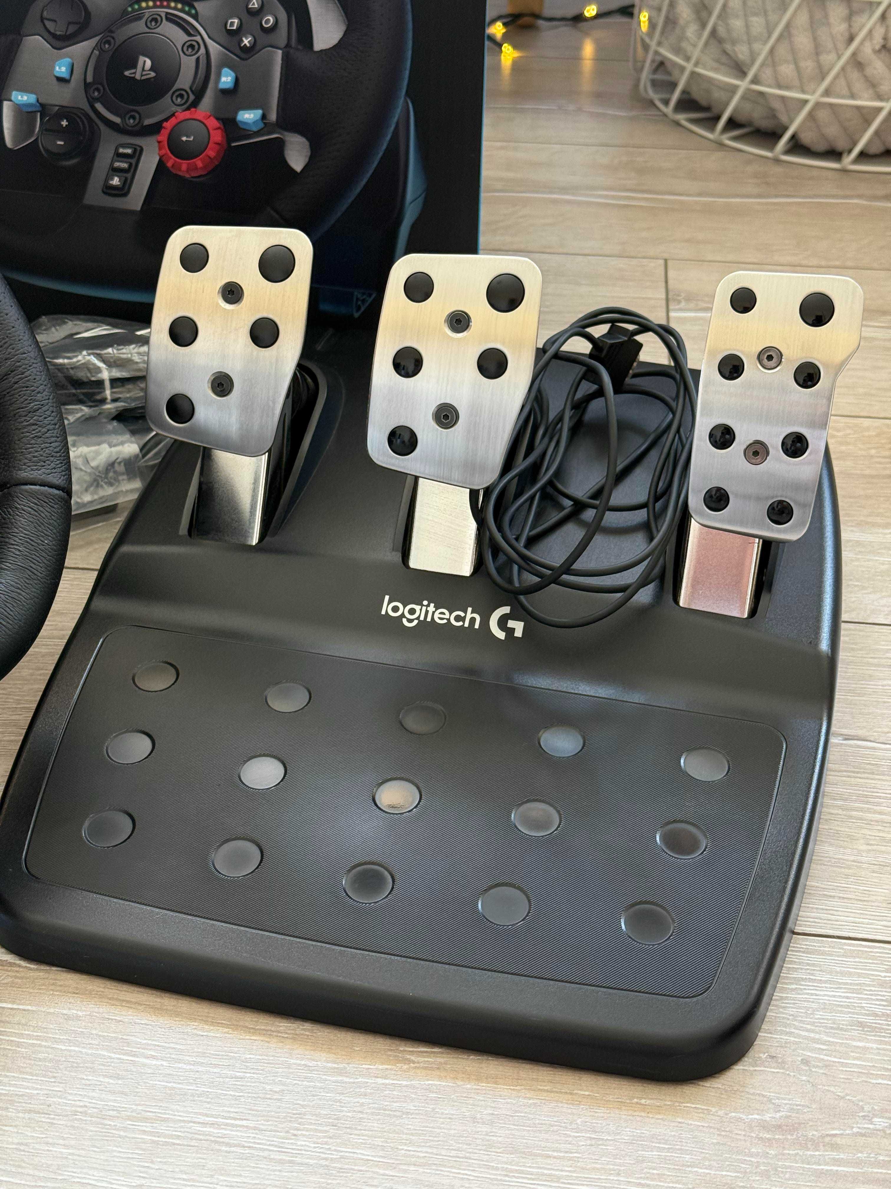 Волан с педали Logitech Driving Force G29 за PS 5/4/3 и PC