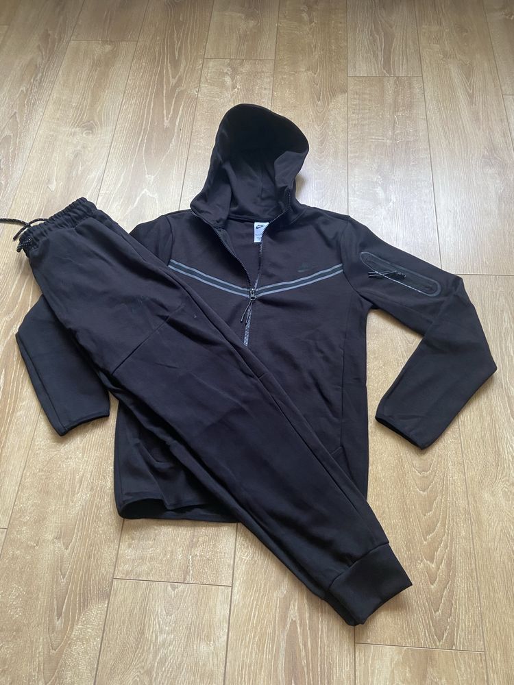 Trening Tech Fleece Nike marimea S,XL,XXL