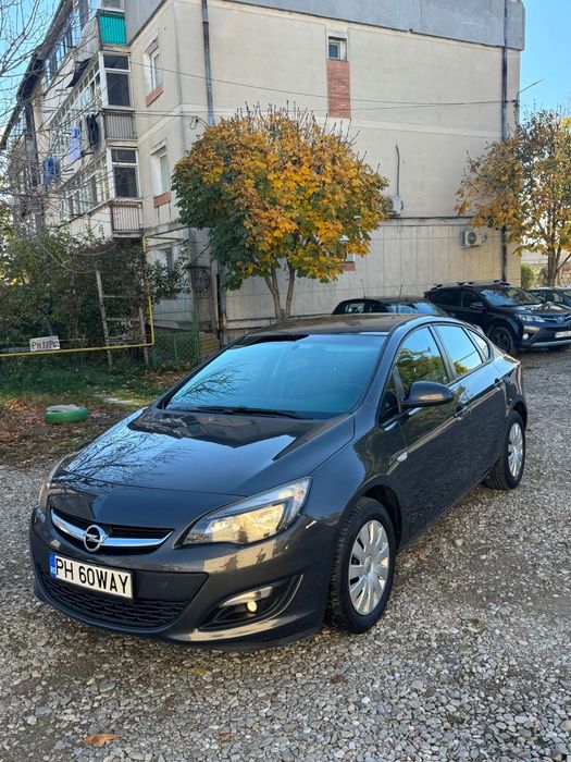 Vând Opel Astra J