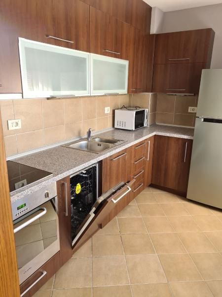 Тристаен апартамент под наем в Супер Център